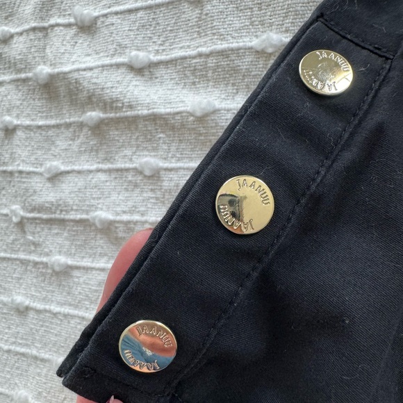 Jaanuu black scrub top with zipper and pockets XS and gold buttons - Picture 3 of 4